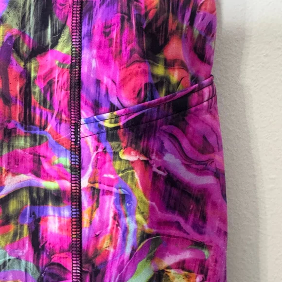 Lululemon Fast & Free High-Rise Crop 8" Shorts in Hyper Flow Pink Multi Pattern - Picture 5 of 9